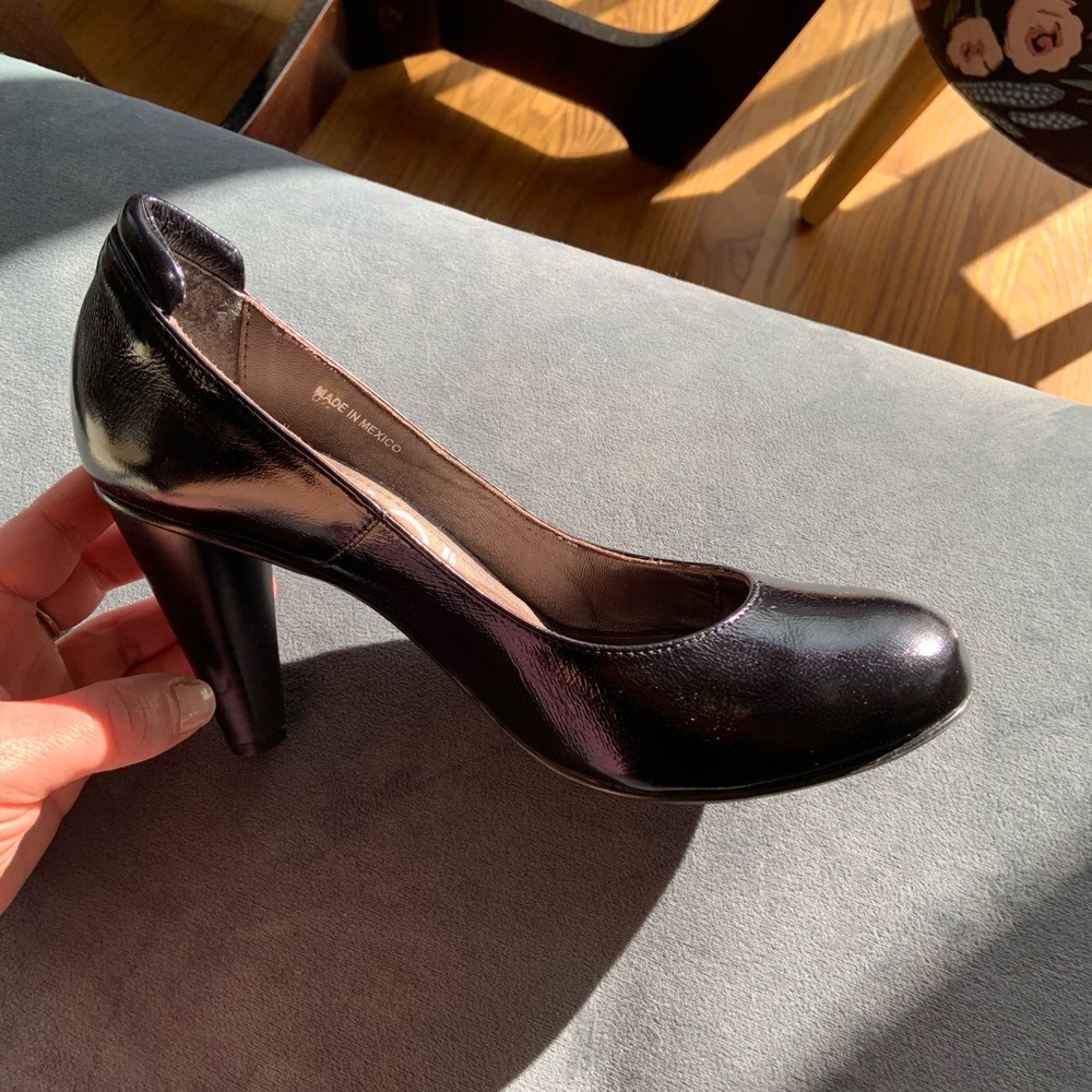 You by Crocs black pumps